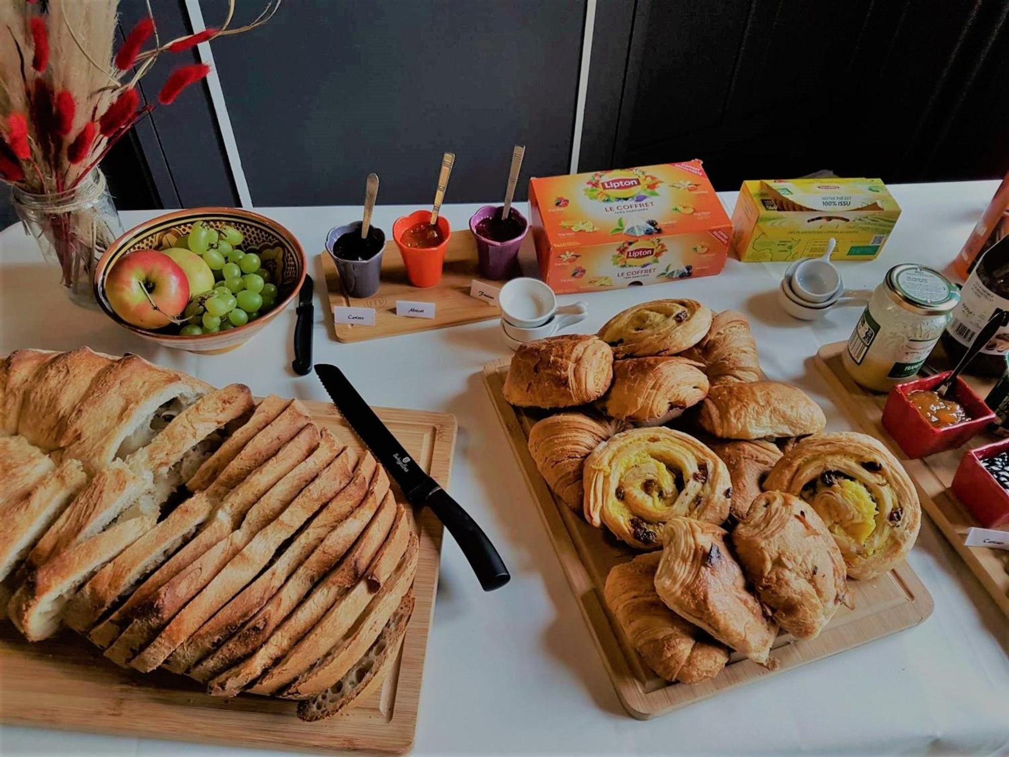 Sejour De Charme Au Chateau Avec Petit-Dejeuner Et Parking - Fr-1-591-705 Cluis Exteriör bild