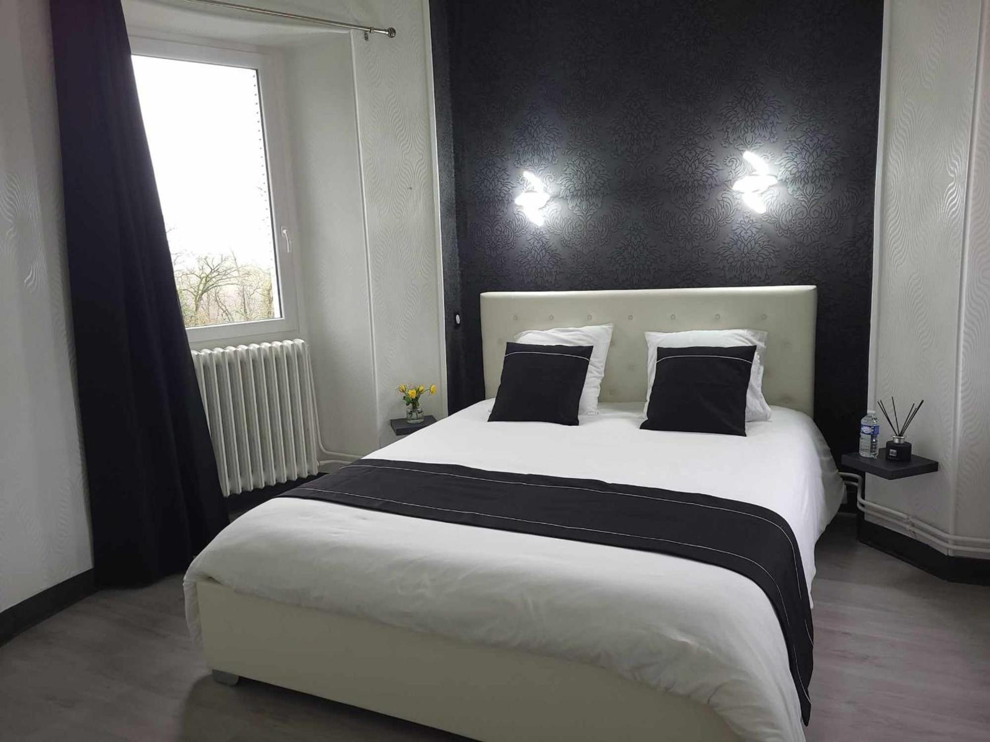 Sejour De Charme Au Chateau Avec Petit-Dejeuner Et Parking - Fr-1-591-705 Cluis Exteriör bild