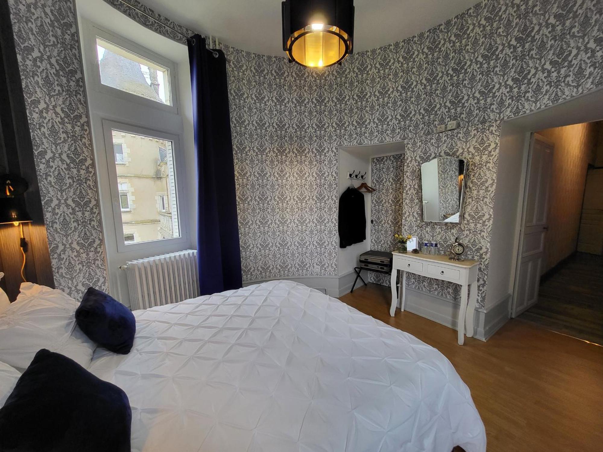 Sejour De Charme Au Chateau Avec Petit-Dejeuner Et Parking - Fr-1-591-705 Cluis Exteriör bild