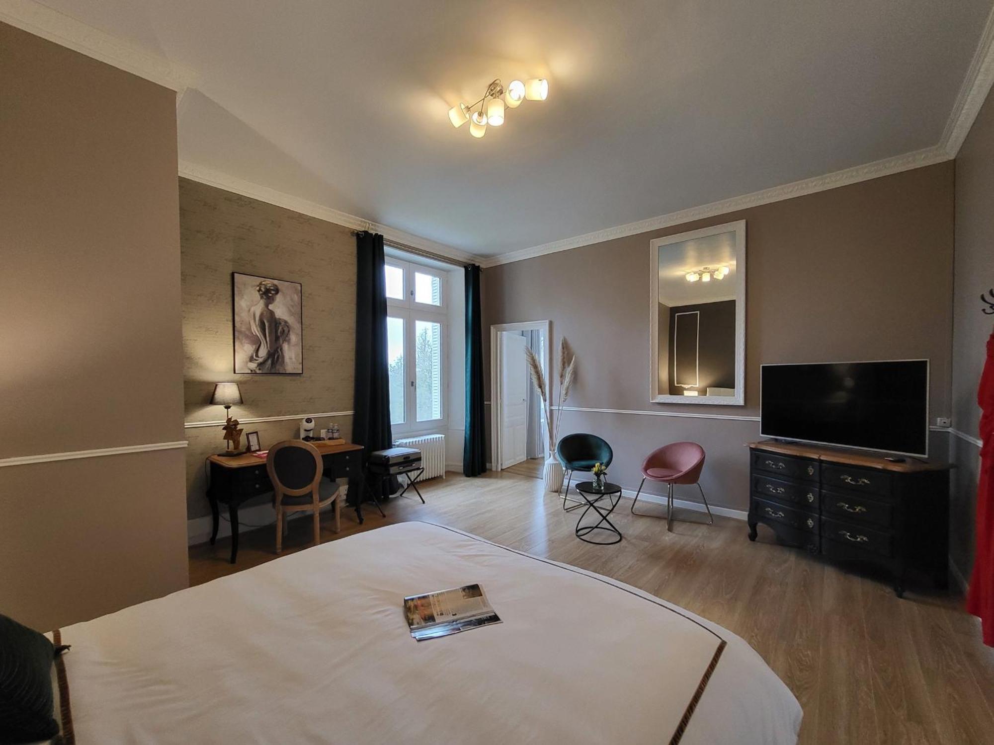 Sejour De Charme Au Chateau Avec Petit-Dejeuner Et Parking - Fr-1-591-705 Cluis Exteriör bild