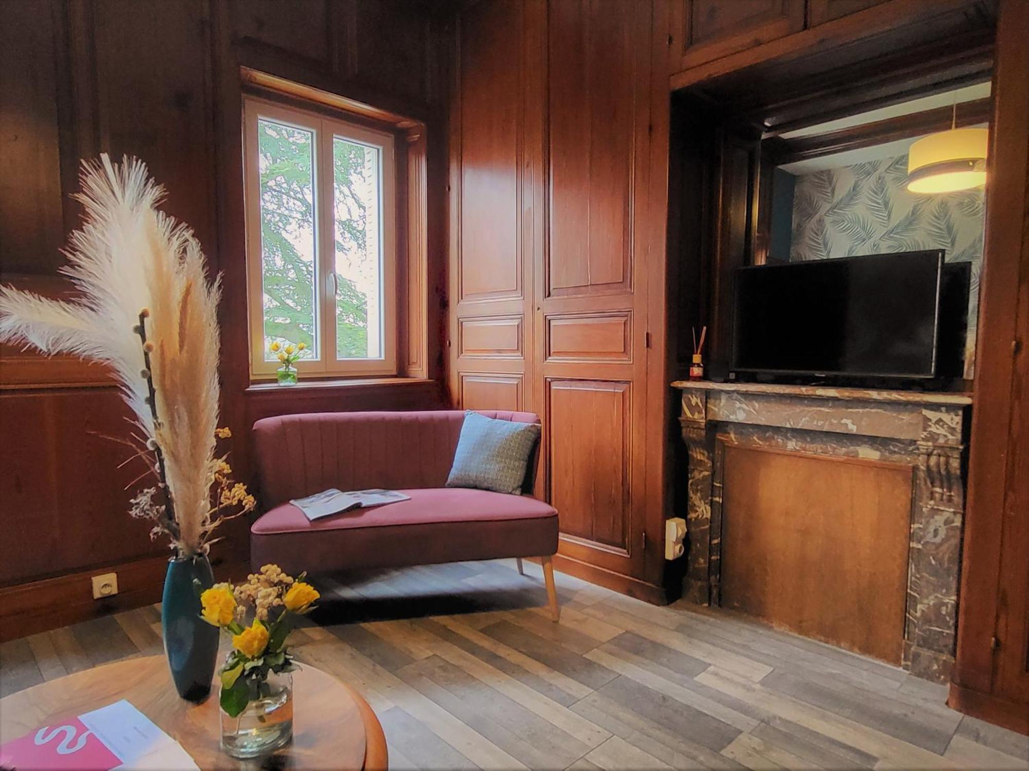 Sejour De Charme Au Chateau Avec Petit-Dejeuner Et Parking - Fr-1-591-705 Cluis Exteriör bild