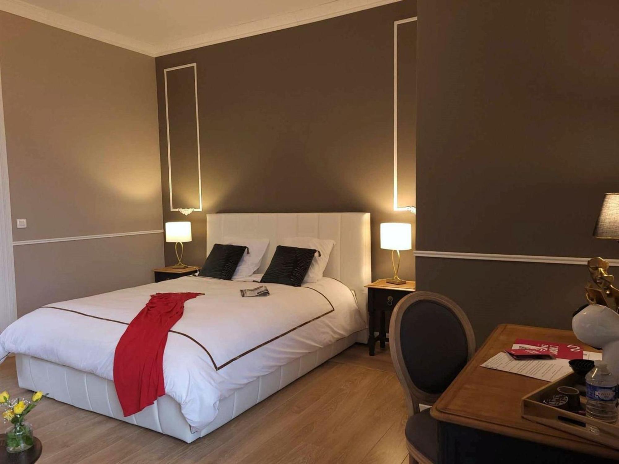 Sejour De Charme Au Chateau Avec Petit-Dejeuner Et Parking - Fr-1-591-705 Cluis Exteriör bild